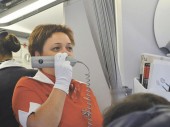 "Страшные, толстые, старые" стюардессы выступили против дискриминации