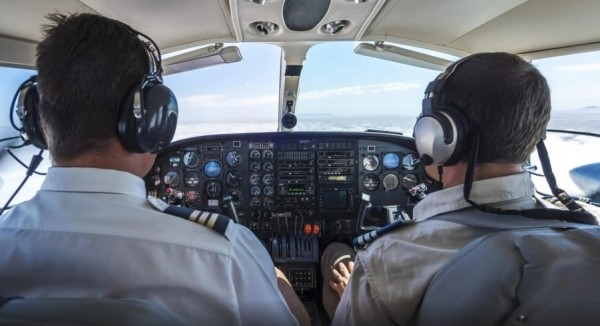 Мантуров назвал замену второго пилота в самолете на виртуального возможной