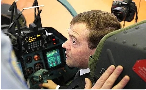 Медведев отменяет советские законы. Летать на самолетах станет опаснее