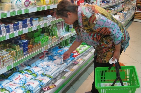 Две трети россиян стали экономить на продуктах питания