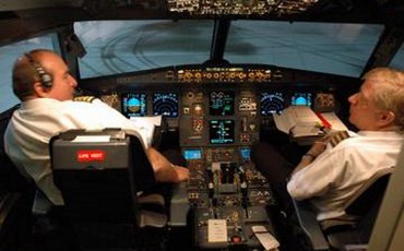 Минтранс предлагает разрешить пилотам спать за штурвалом
