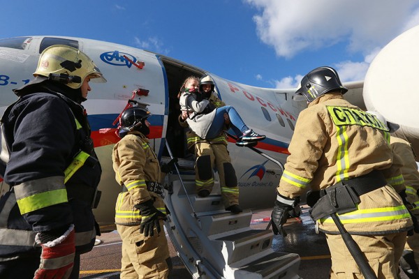 Эксперт: При пожаре в самолете у пассажиров есть на спасение 90 секунд